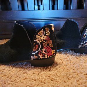 Reaction Kenneth Cole Beaded Boots